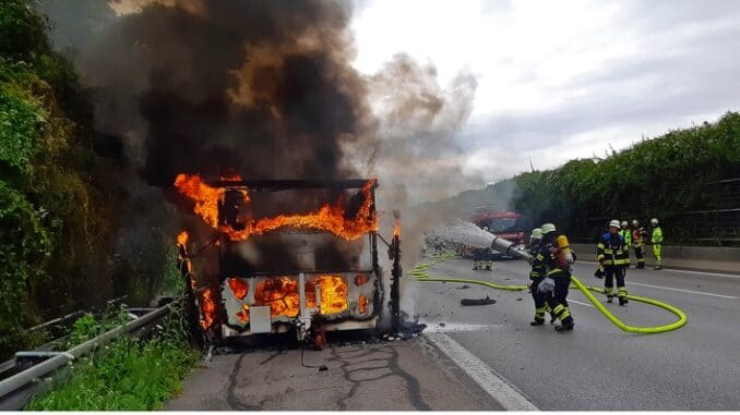 FW-M: Anhänger brennt aus (A99)