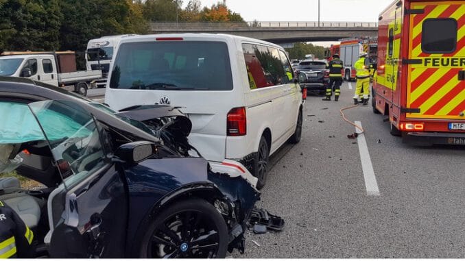 FW-M: Auffahrunfall mit drei Fahrzeugen (A 99)