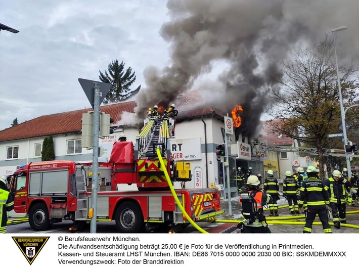 FW-M: Ausgedehnter Brand in Ladengeschäft (Waldtrudering)