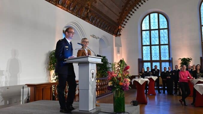 FW-M: Auszeichnungen für verdiente Feuerwehrleute (Altstadt)