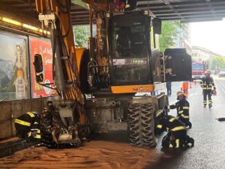 FW-M: Bagger vs. Unterführung (Haidhausen)