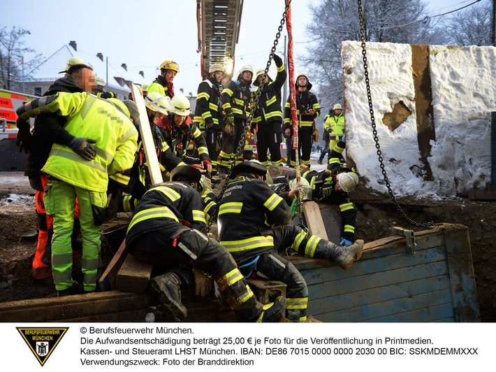 FW-M: Bauarbeiter auf Baustelle verschüttet (Laim)