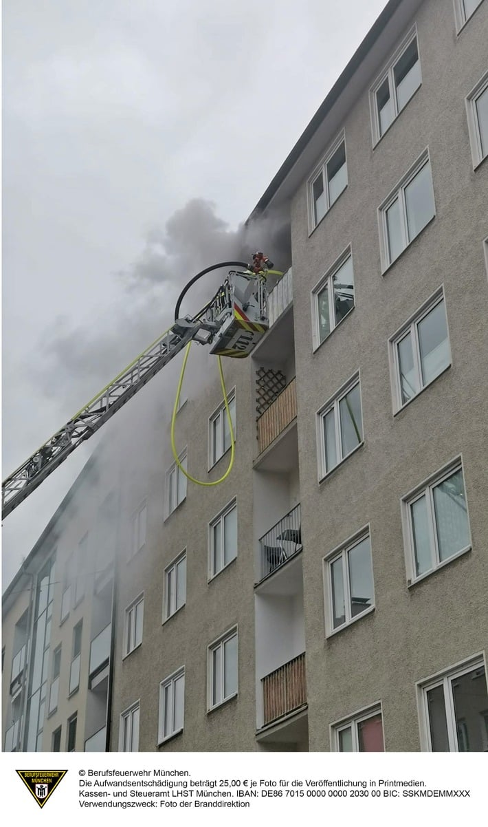 FW-M: Bewohnerin stirbt bei Zimmerbrand (Westend)