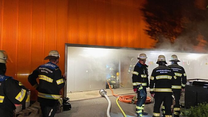FW-M: Brand im Wertstoffhof (Freimann)