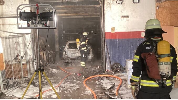 FW-M: Brand in Autowerkstatt (Trudering)