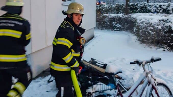 FW-M: Brand in Kellerappteil (Aubing)