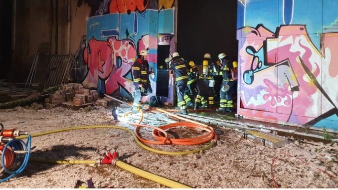 FW-M: Brand in stillgelegtem Werksgelände (Obersendling)