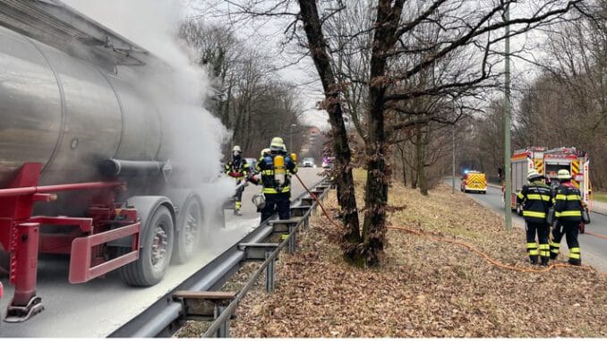FW-M: Brennender Gefahrguttransporter (Sendling)