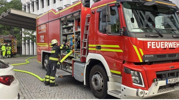 FW-M: Dehnfugenbrand im Bürogebäude (Pasing)