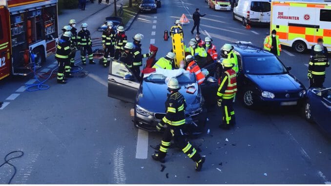 FW-M: Ein Verletzter nach Verkehrsunfall (Mittersendling)