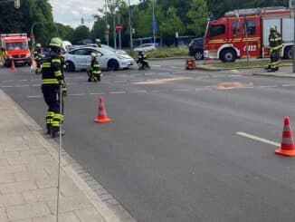 FW-M: Eine Verletzte bei Verkehrsunfall (Moosach)