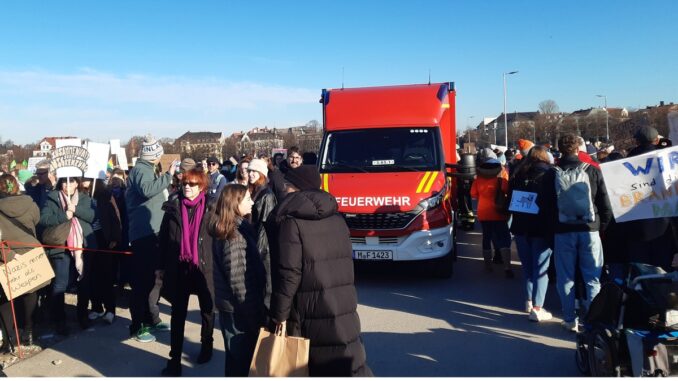 FW-M: Einsatz während Großdemo (Ludwigsvorstadt)