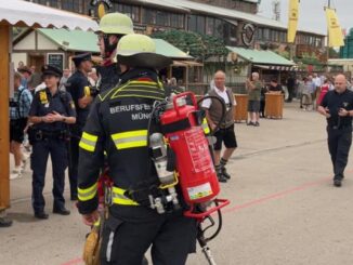 FW-M: Entstehungsbrand im Mandelstand gelöscht (Oktoberfest)