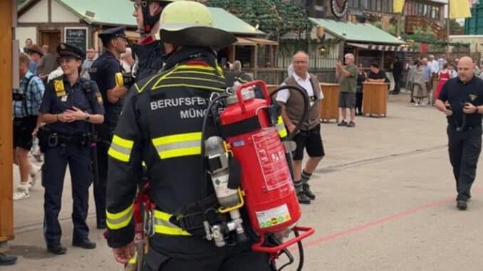 FW-M: Entstehungsbrand im Mandelstand gelöscht (Oktoberfest)