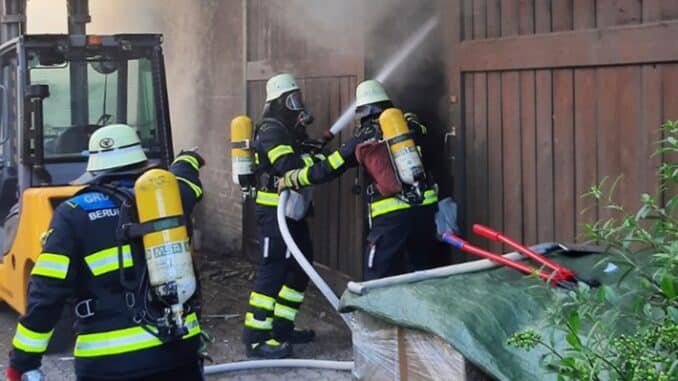 FW-M: Feuer auf dem Hof (Obermenzing)