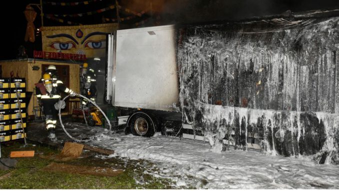 FW-M: Feuerschein über dem Tollwood (Olympiapark)