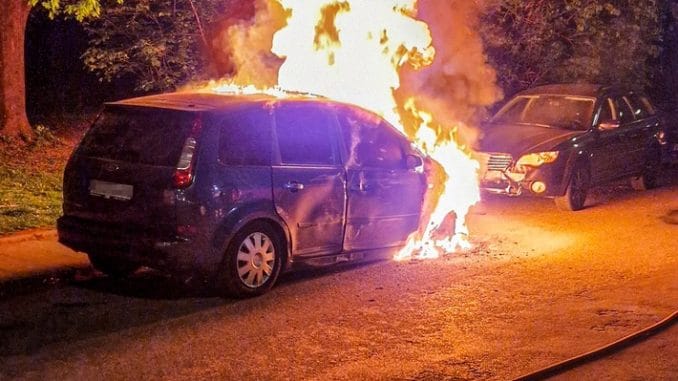 FW-M: Flammen im Motorraum (Laim)