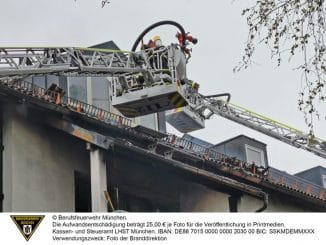 FW-M: Hoher Sachschaden bei Dachstuhlbrand (Fasangarten)