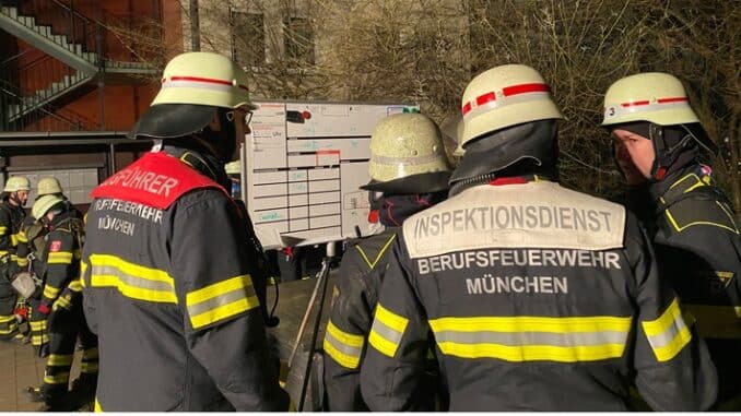 FW-M: Kellerabteile in Flammen (Perlach)