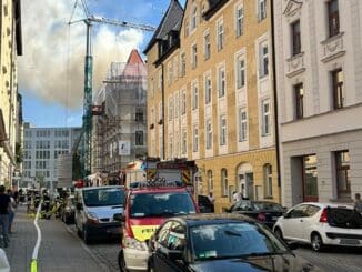 FW-M: Langwieriger Dachstuhlbrand (Neuhausen)