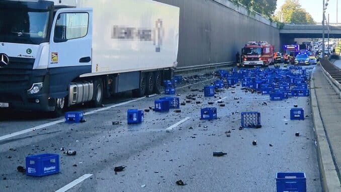 FW-M: Lkw verliert Ladung auf dem Mittleren Ring (Westend)