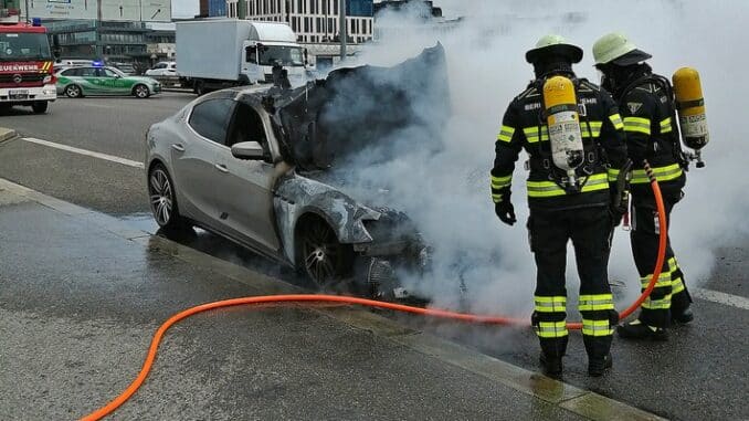 FW-M: Maserati gerät in Brand (Westend)