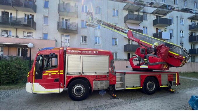 FW-M: Mutter auf Balkon gesperrt (Ramersdorf-Perlach)