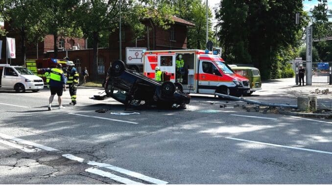 FW-M: Panda erlegt Ampel (Sendling)