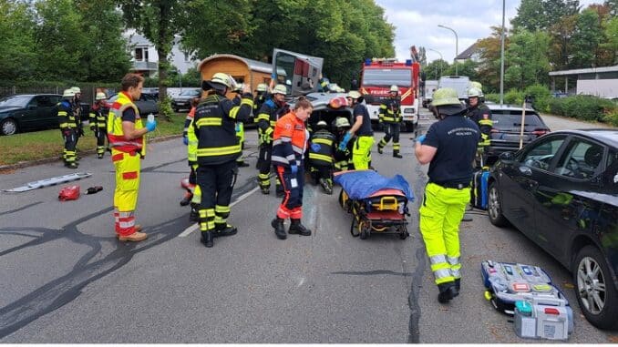 FW-M: Parkende Fahrzeuge gerammt (Bogenhausen)