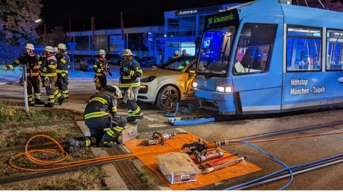 FW-M: Pkw gegen Tram (Laim)