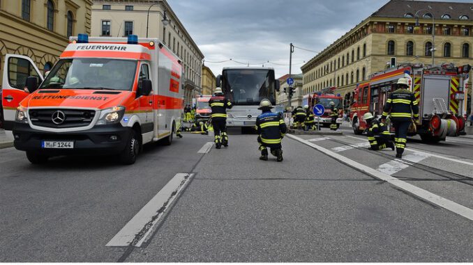 FW-M: Schwerer Unfall am Altstadtring (Maxvorstadt)