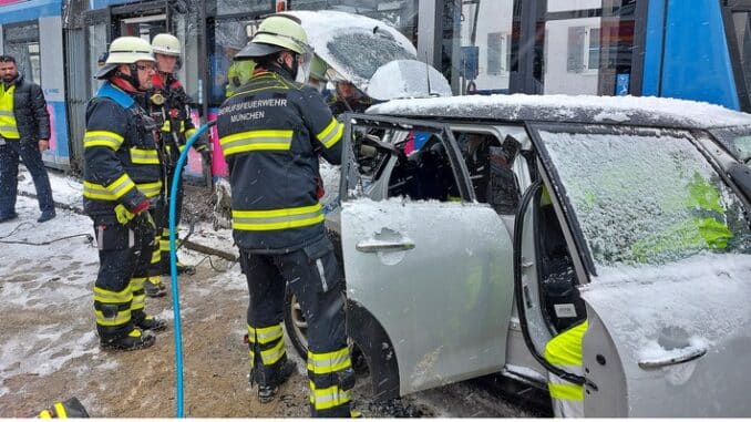 FW-M: Trambahnunfall mit Verletzten (Pasing)