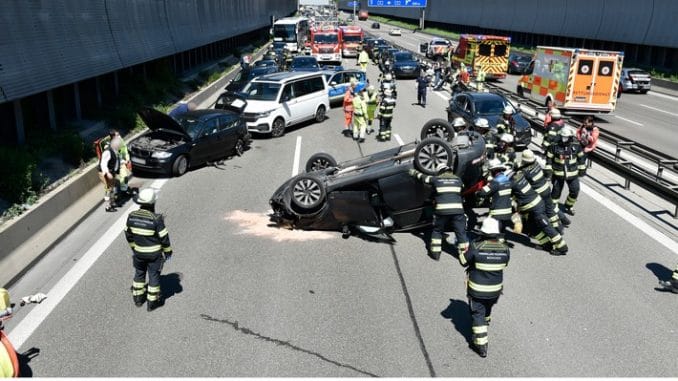 FW-M: Überschlag auf der Autobahn (Schwabing-Freimann)
