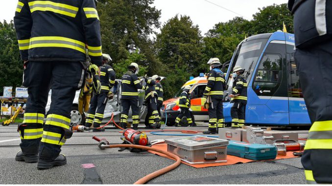 FW-M: Unfall erfordert Technische Rettung (Berg am Laim)