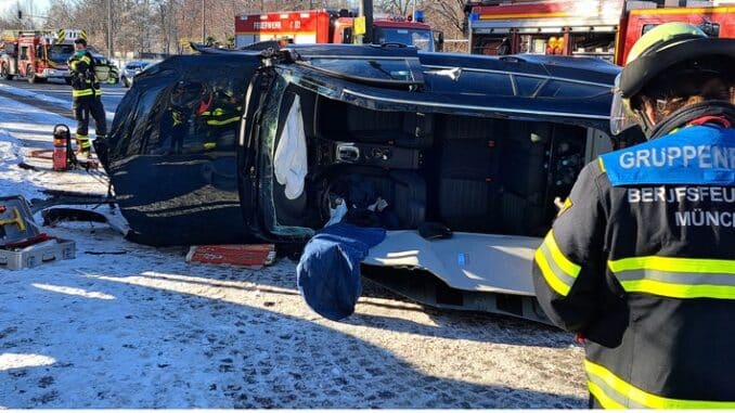 FW-M: Verkehrsunfall durch medizinischen Notfall (Untermenzing)