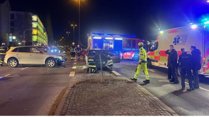 FW-M: Verkehrsunfall fordert zwei Verletzte (Ramersdorf)