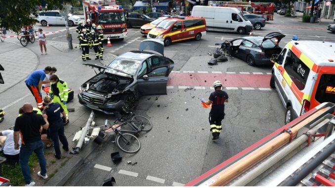 FW-M: Verkehrsunfall im Kreuzungsbereich (Ludwigsvorstadt-Isarvorstadt)