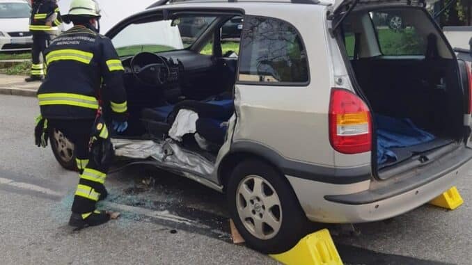 FW-M: Verkehrsunfall mit 3 Verletzten (Allach)