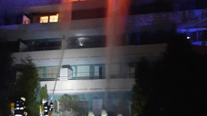 FW-M: Viele Verletzte bei Wohnungsbrand (Sendling)