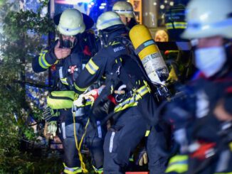 FW-M: Vier Verletzte bei Wohnungsbrand (Milbertshofen)