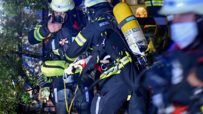 FW-M: Vier Verletzte bei Wohnungsbrand (Milbertshofen)