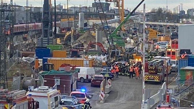 FW-M: Vier Verletzte nach Explosion (Laim)