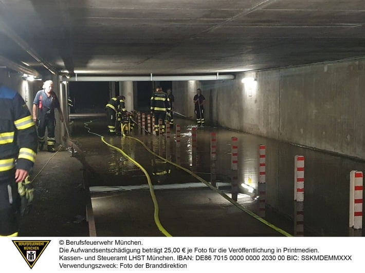 FW-M: Wasserrohrbruch sorgt für Feuerwehreinsatz (Obersendling)