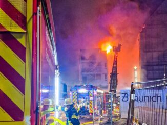 FW-M: Wohncontainer in Brand - Innenstadt verraucht (Ludwigsvorstadt)