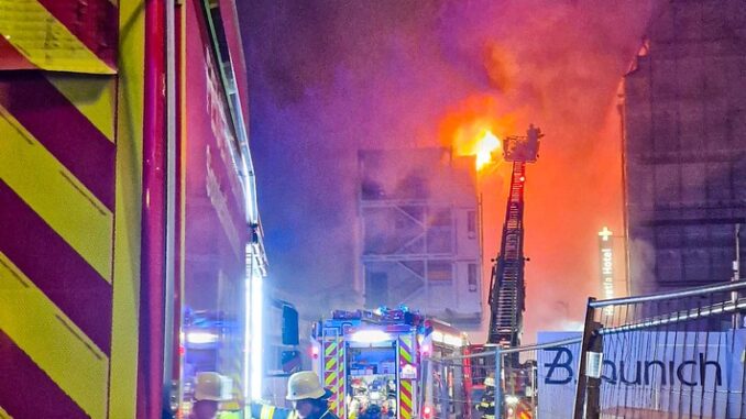 FW-M: Wohncontainer in Brand - Innenstadt verraucht (Ludwigsvorstadt)