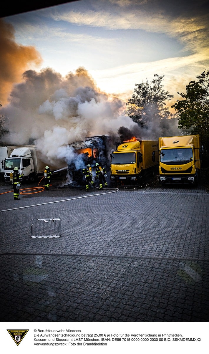 FW-M: Zwei Lkw in Brand - Fahrer erleidet Brandverletzungen (Laim)