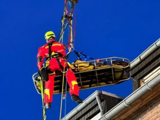 FW-MG: Feuerwehrkran und Höhenretter in Kempen im Einsatz