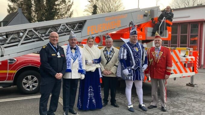 FW-MG: Prinzenpaarempfang des Stadtfeuerwehrverbandes - ein Prinzenpaar schwebt auf Wolke 7