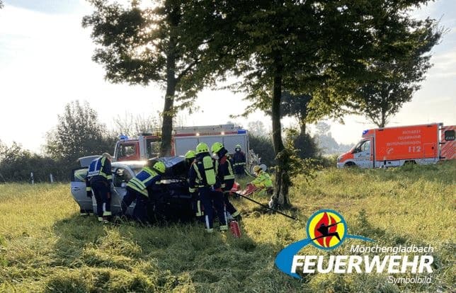 FW-MG: Rettungswagen im Einsatz verunglückt