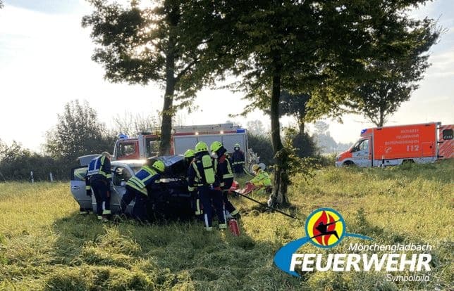 FW-MG: Verkehrsunfall auf Bundesautobahn 61 mit acht beteiligten Personen